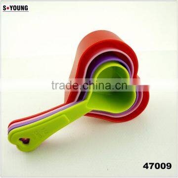 47009 4PCS HEART SHAPE MEASURING CUP