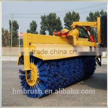 Cylindrical forklift attachment roller brush