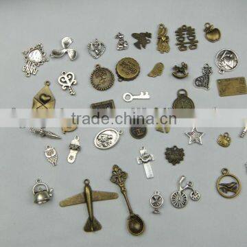 various shape and color metal bag tag