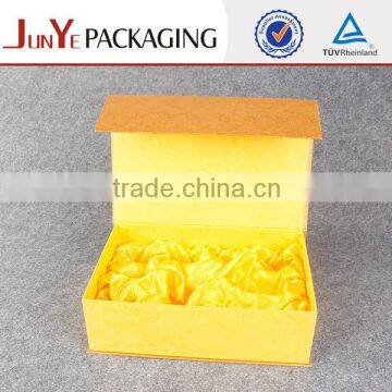 wholesale new style recycle handmade logo printed cardboard book shaped velvet packaging box                        
                                                Quality Choice