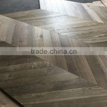 Distressed Chevron Oak Engineered Wood Flooring photo-2