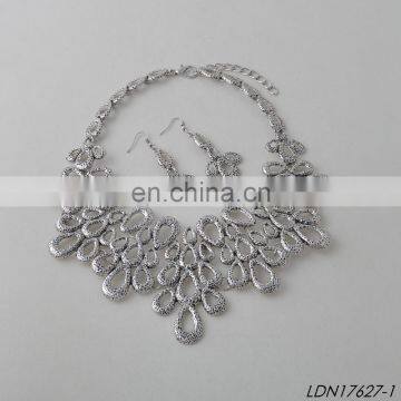 Antique silver hammered oval shape statement necklace and earring set