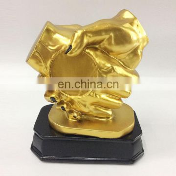 2016 new Peace handshake handicraft office cooperation souvenir ornaments resin trophy