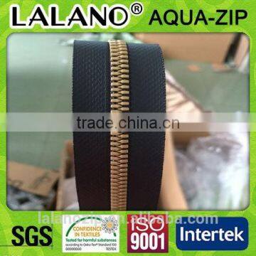 china factory ecor-friendly standard 8 plastic water resistant long chian zipper in golden plastic teeth