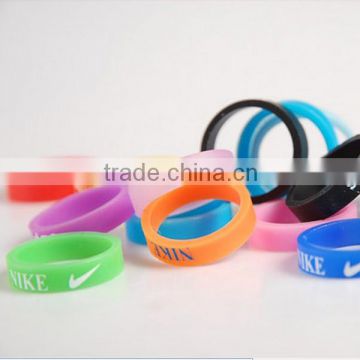 Brand new embossed silicone colorful finger ring