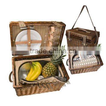 eco-friendly couple picnic baskets