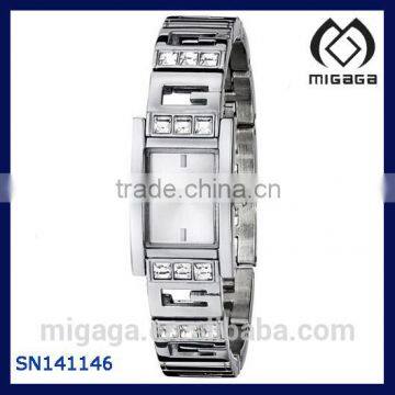 Women's G-Iconic Sophistication Crystal Silver-Tone Watch Self-adjustable silver tone and crystal bracelet