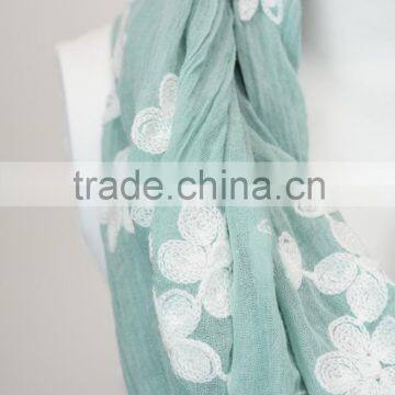 China Wholesale Soft Feel Viscose New Floral Fashion Print Scarf photo-2