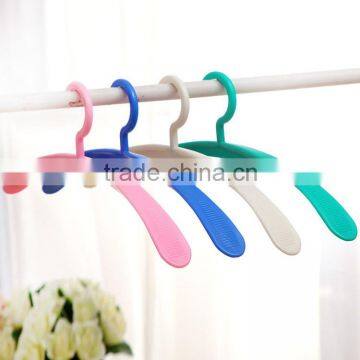 Plastic Halfmoon Curved Non-slip Coat hanger,Hanging Hook