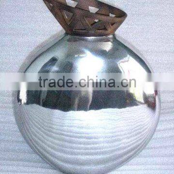 Cast aluminium Vases in mirror polish finish and top in Terracotta finish