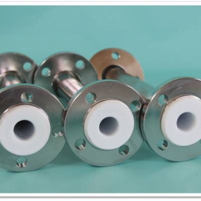 Serviço de revestimento em Teflon, Fabricante de tubos revestidos em Teflon, Tubo de transporte resistente à corrosão em Teflon