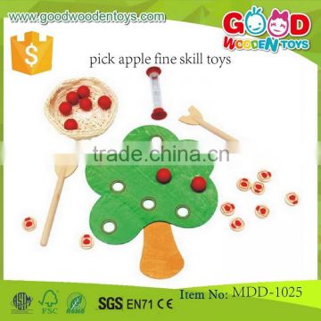 new design pick apple fine skill toys OEM high quality children practical ability training toys wooden skill toys MDD-1025