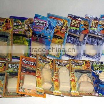 14 ASST dinosaur kit - excavation set 20.5x4.5cm BC