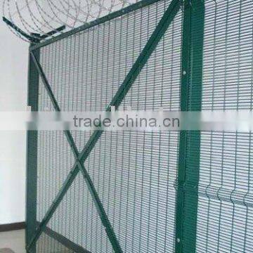 WELDED WIRE MESH FENCE