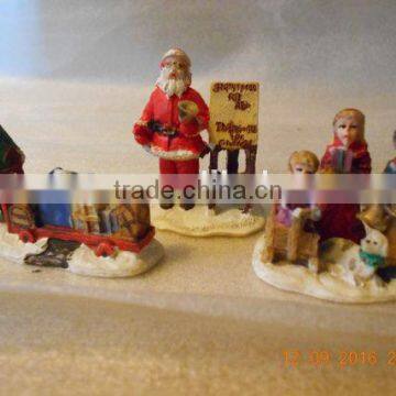 Set of 5 Christmas Village Houses & 6 People Figurines photo-3