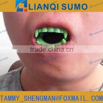 Halloween Plastic Teeth / Creepy Product