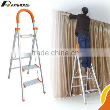 Foldable household ladder with 4 steps