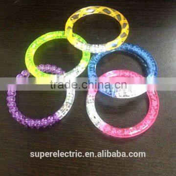 2016 Hot Sale Fashion Acrylic Colorful LED Flashing Bracelet at Low Price