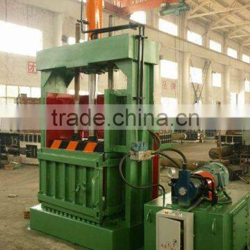 hydraulic hay baler