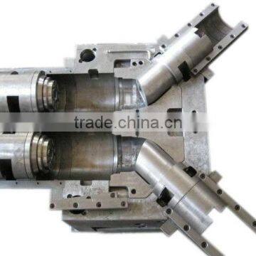 Plastic pipe fitting mold