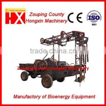 Wood chipper with feeding and discharging conveyors