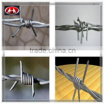 China barbed wire price per roll/best price barbed wire machine/gavaized barbed wire