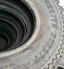 1100R20 Double-deck Truck Tyre