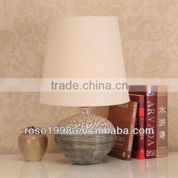 traditional style table lamp with linen shade