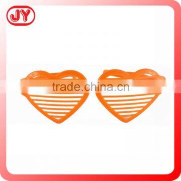 Heart appearance plastic glasses toy for wholesale