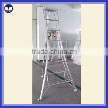 Aluminum tripod orchard ladder
