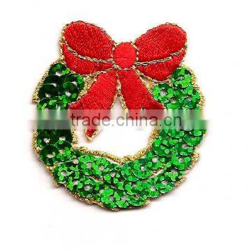 CHRISTMAS WREATH W/SHINY LIGHT GREEN SEQUINS IRON-ON APPLIQUE/PATCH