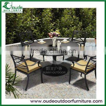 cast aluminium table DIA 1.37m