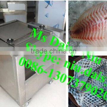 automatic cuttlefish peeling machine/sleeve-fish skinning machine