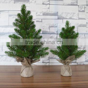 Plastic mini pine tree with burlap base for xmas decoration