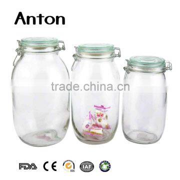 Round mason jars for drinking and food storage with clip lid