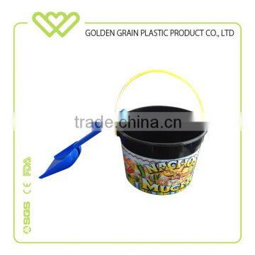 Kids playing Summer water Toys plastic garden bucket