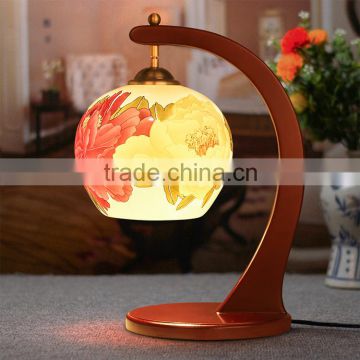 2016 hot selling product wood crafts C frame ceramic desk table lamp