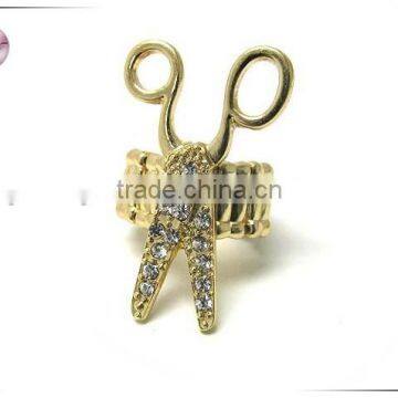 Crystal stud scissor stretch ring