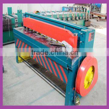 Sheet metal shearing machine