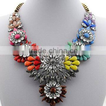 2016 hot sales bulk flower resin crystal material gold chain flower pendant shourouk statement necklace semi precious jewellery