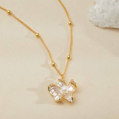 KMJ New elegant pearl-inlaid necklace with irregular flower pendant, vintage-style choker with dripping oil finish.