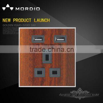 2016 Newest British Standard Wooden Color 3 pin MF SOCKET with 2 USB