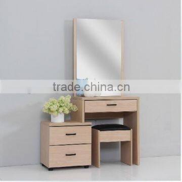 dresser with a mirror toilet table