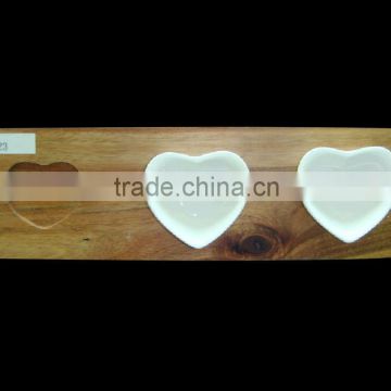 HM0051-6007 Durable porcelain 3pcs heart shape snack dish and wood tray