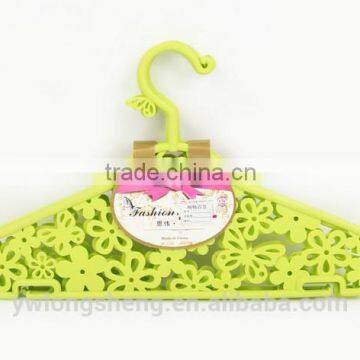 Plastic Clothes Rack With Hollow Flower