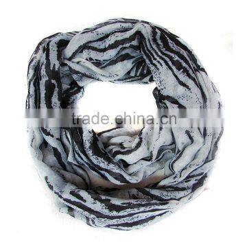 Maroon Color Hot Selling Tiger Stripe Printing Circle Stripe Scarf photo-4