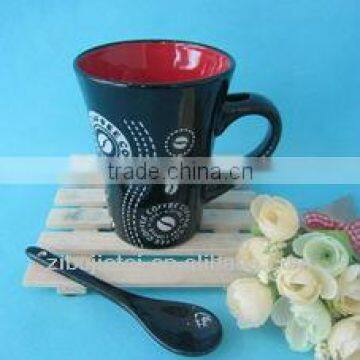 V Shape Inner Red Glazed Ceramic Spoon Mug with Decal