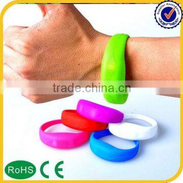 2015 hot Novelty silicone led bracelet