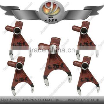 Main gearshafting fork, range gearshifting fork, steering fork