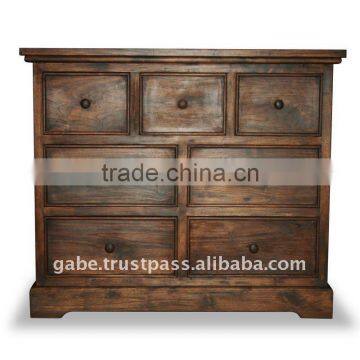 TRADITIONAL CHEST OF DRAWERS